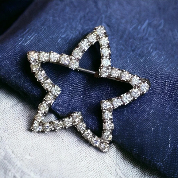 Vintage Jewelry - Vintage Rhinestone Star Silver Tone Brooch